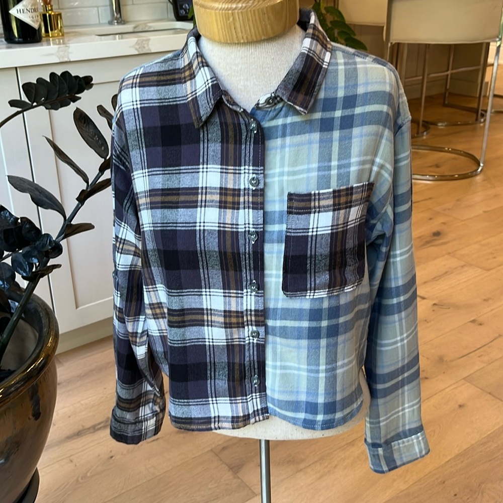 NWOT Love Tree plaid cotton flannel oversize long sleeve crop length shirt